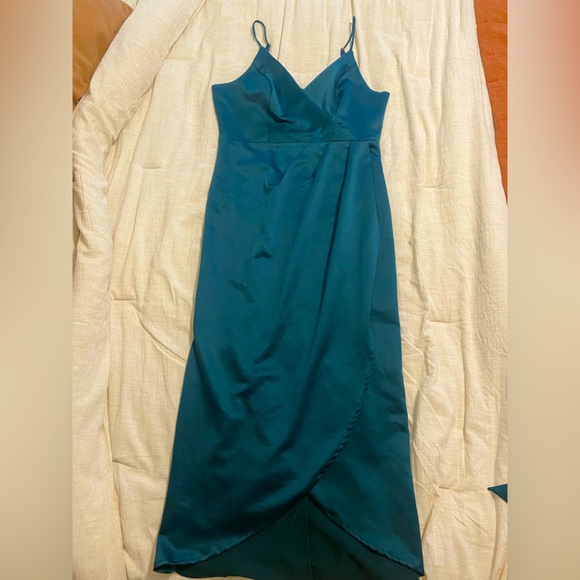 Lulu’s Satin Green dress size large - Picture 1 of 6